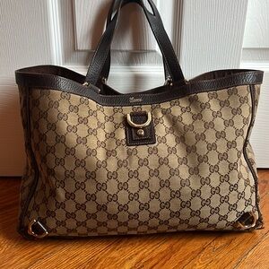 Gucci Abbey Vintage GG Canvas size large gold hardware hand totes